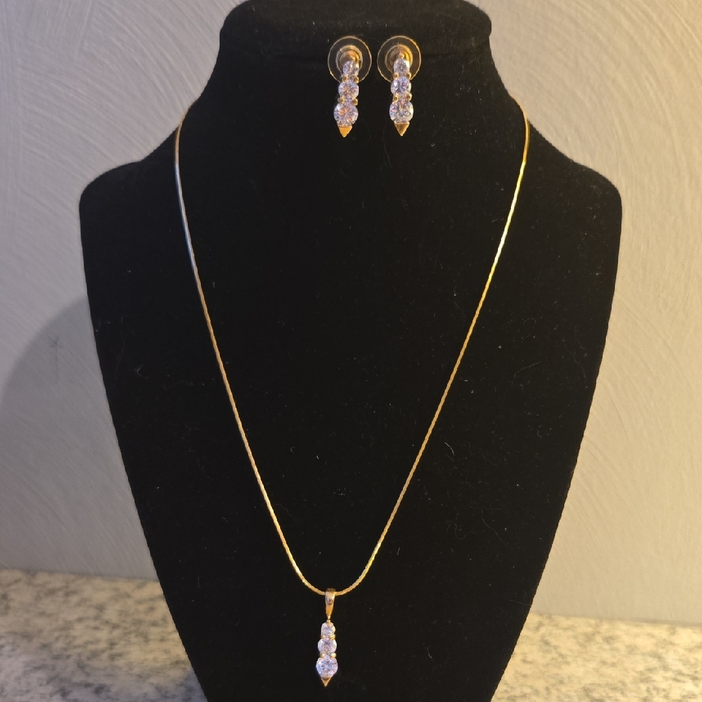 Elegant Gold Pendant Necklace & Earring Set – Minimalist Crystal Drop Jewelry